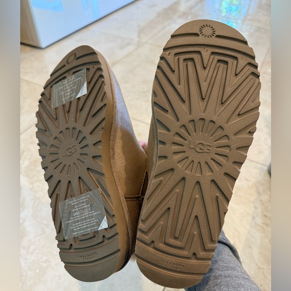 Authentic genuine rare sold-out UGG booties, gold sparkle, gold clasp, sz 8-7.5 - Picture 2 of 5